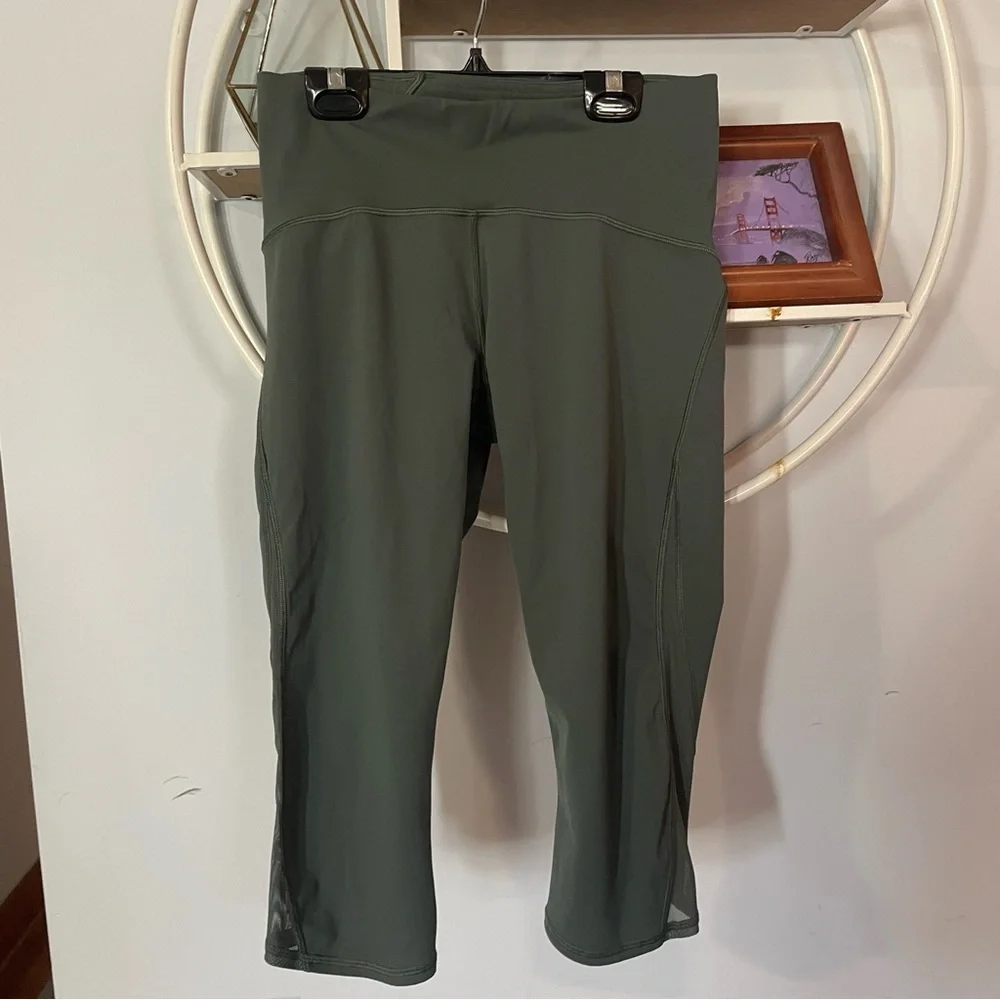 Lululemon Women's 8 Green Capri Leggings Pants Mesh Side - Picture 1 of 5